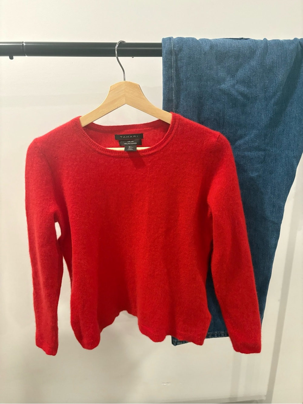 100% Cashmere Tahari Red Crewneck Women's Sweater Sz L
